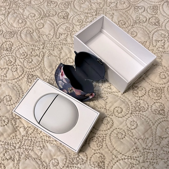 Google Pixel Buds Pro in Coral -Active Noise Canceling- Multipoint Connectivity - Picture 2 of 8